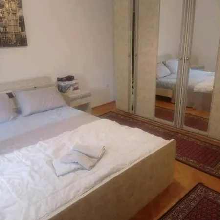Mina Soba Sa Bracnim Krevetom مكان تخييم