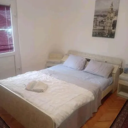 Mina Soba Sa Bracnim Krevetom مكان تخييم بودفا